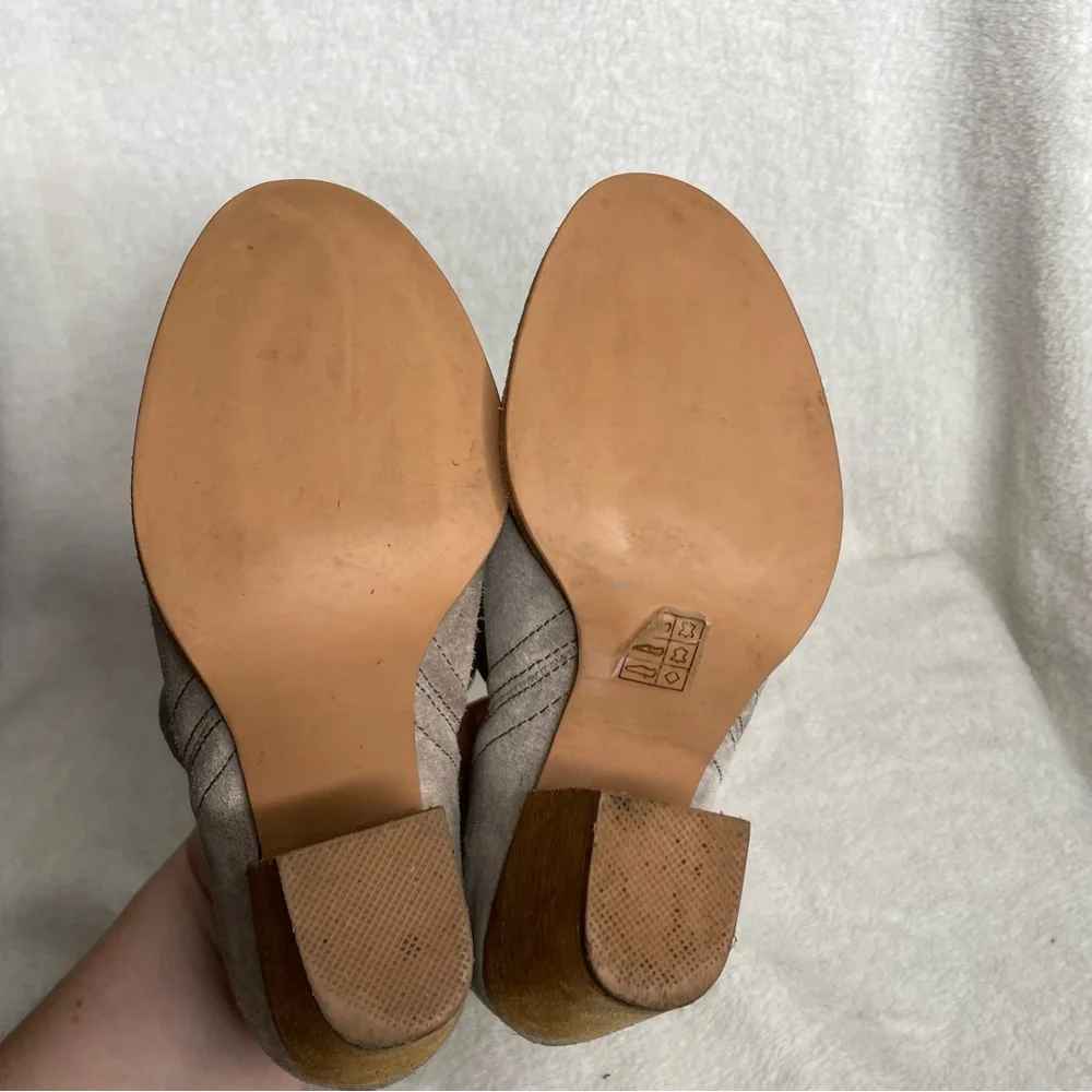 Jeffrey Campbell Rosalee Taupe Suede Ankle Stacked Heeled Booties Size 6‎